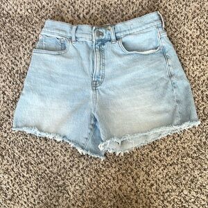 VGUC Madewell The Perfect Mid length jean short. Size 28